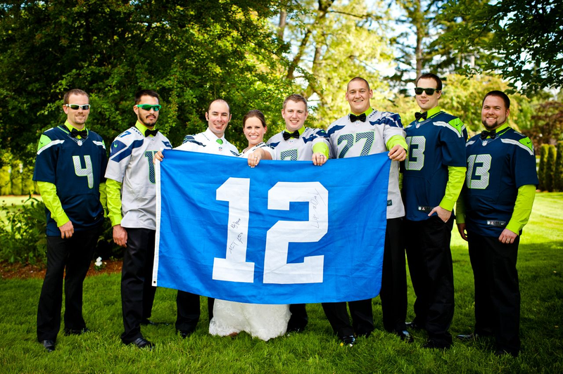 Illustration for article titled This Is What A Seahawks-Themed Wedding Looks Like